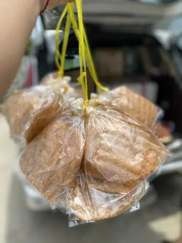Hình ảnh Bánh tráng muối nhuyễn tỏi phi 1 bịch 