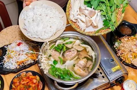 Hình ảnh Bò nhúng lá é