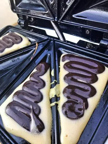 Hình ảnh Hotdog nhân socola