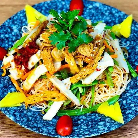 Hình ảnh Bún gạo xào - 1 trà chanh mật ong