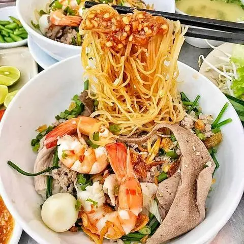 Hình ảnh Hủ Tiếu Trộn Chua Cay 