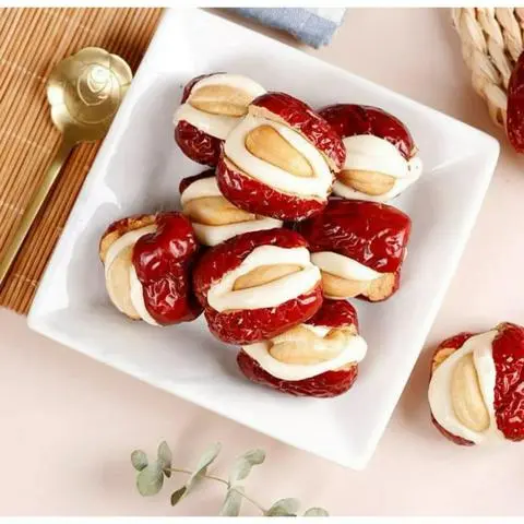 Hình ảnh Táo đỏ kẹp sữa lạc đà