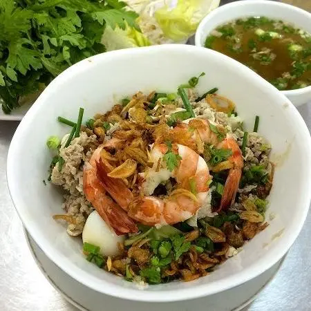 Hình ảnh mì gói khô nam vang( tôm thịt trứng cút thit bằm)