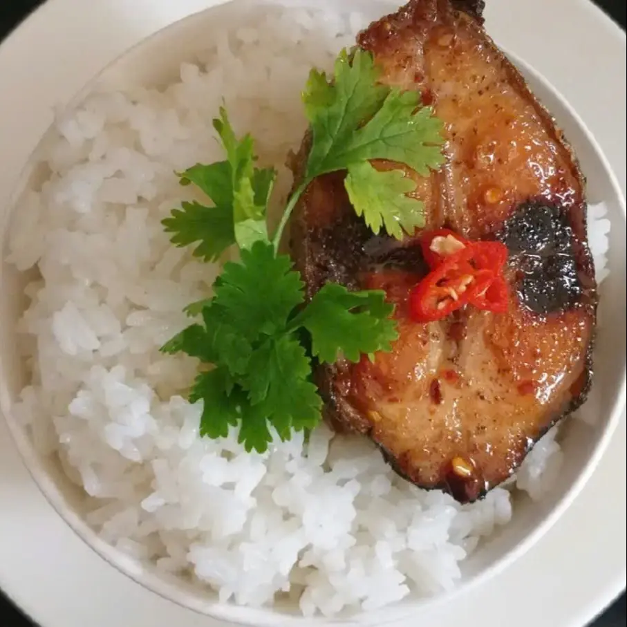 Hình ảnh Cơm cá ngừ sốt  mắm tỏi +canh