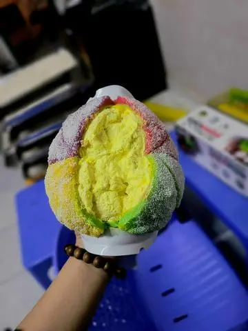 Hình ảnh Bánh Sầu Riêng Phú Sĩ mix màu - size 16cm