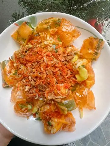 Hình ảnh Bánh tráng cuốn đỏ không sate