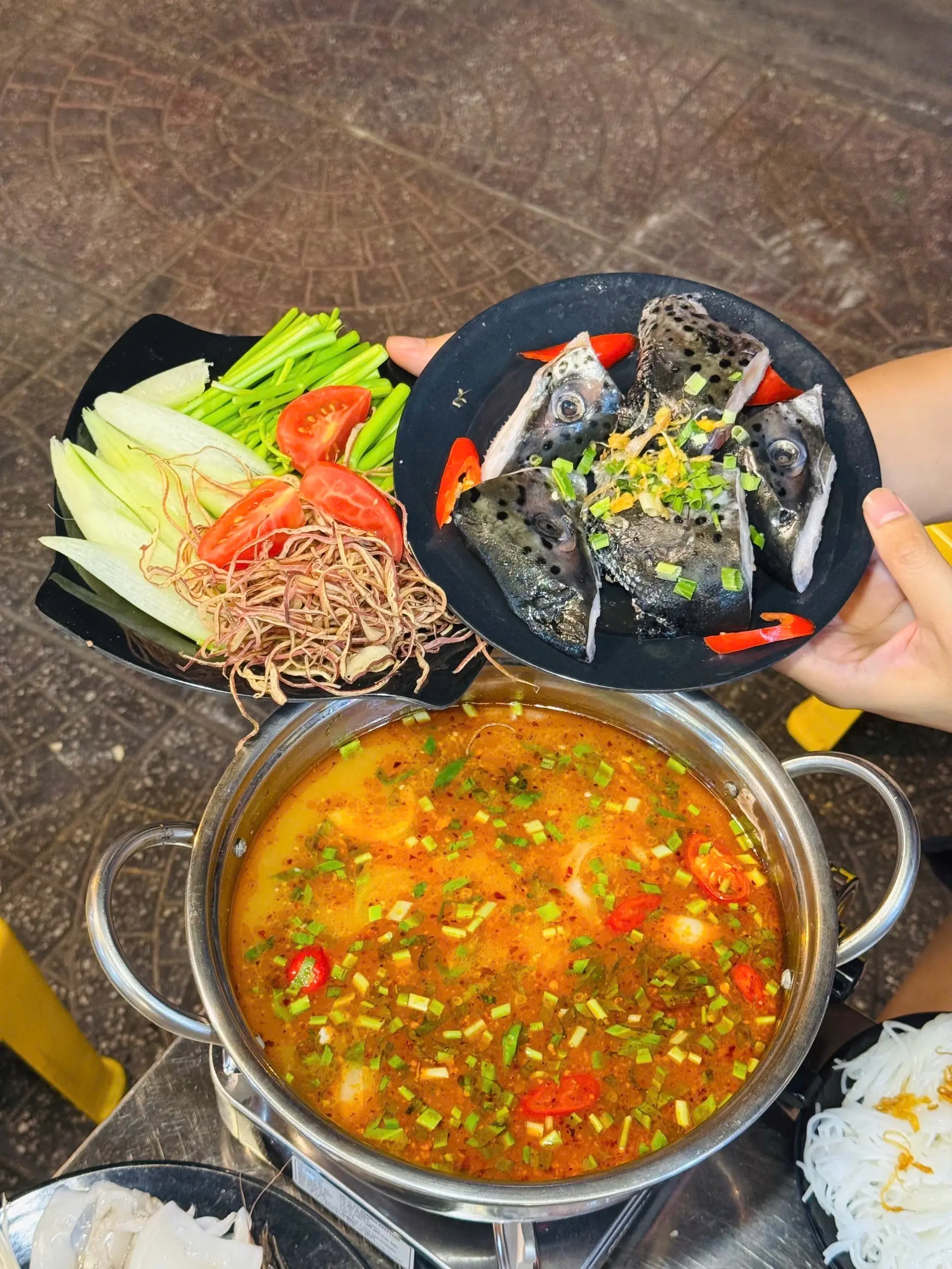 Hình ảnh Lẩu đầu Cá Hồi