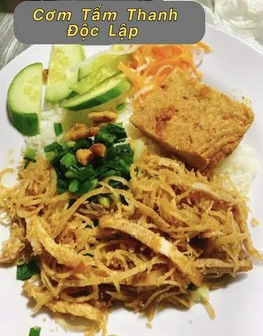 Hình ảnh Cơm tấm Lạp xưởng và bì thịt
