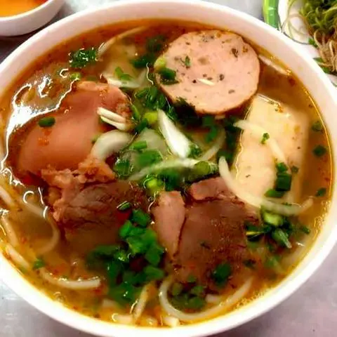 Hình ảnh Bún bò đặc biệt