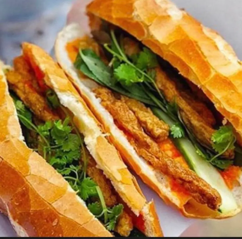 Hình ảnh Bánh mì chả cá mối Vũng Tàu + 1 Trứng ốp la
