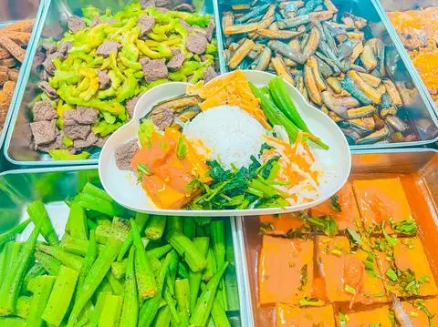 Hình ảnh cơm đậu hũ sốt cà