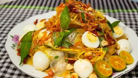 Hình ảnh Tráng trộn khô gà - trứng cút
