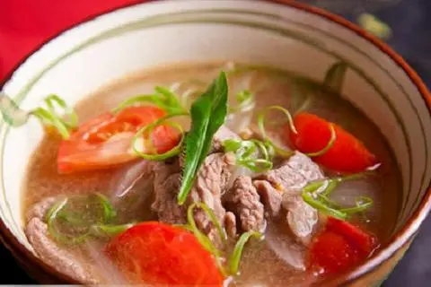 Hình ảnh Canh cà chua rau răm thịt bò