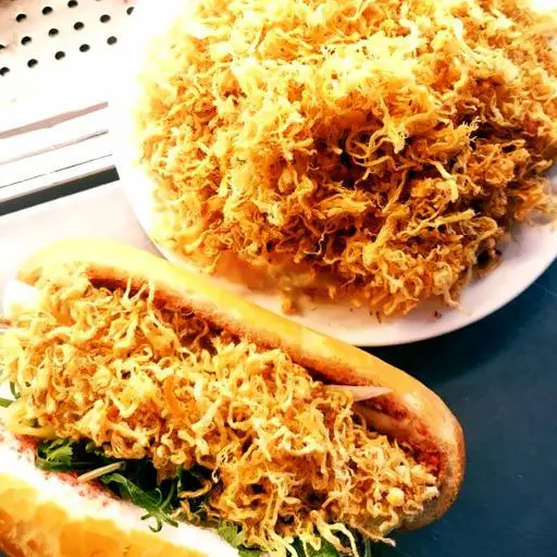 Hình ảnh Bánh mì pate chà bông heo