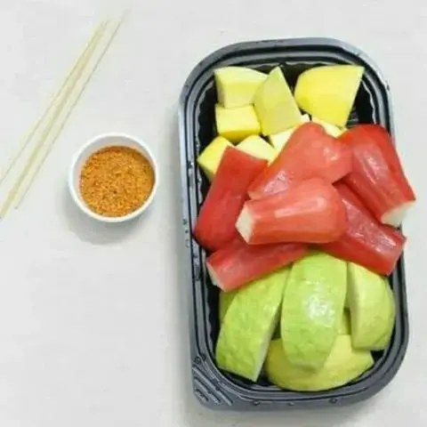 Hình ảnh Xoài + Cóc + Mận (500gr + muối Tây Ninh)