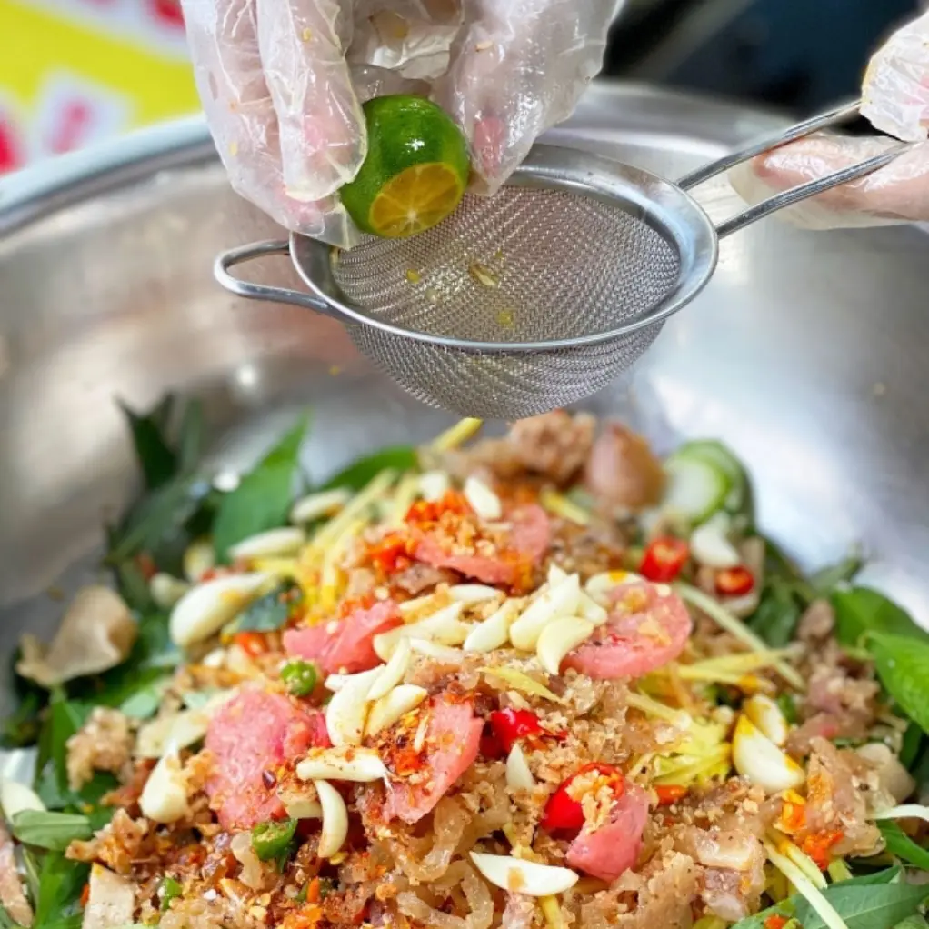 Hình ảnh tré trộn chân gà rút xương 