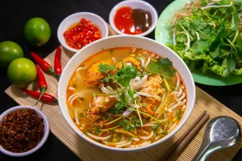 Hình ảnh Bún bò chả cua
