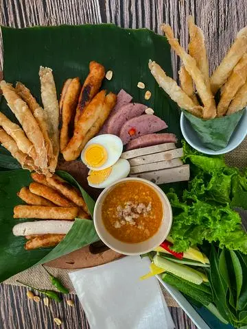 Hình ảnh VUI VẺ ( 1 Tá lả nhỏ + Nem thêm + Bánh giòn thêm)