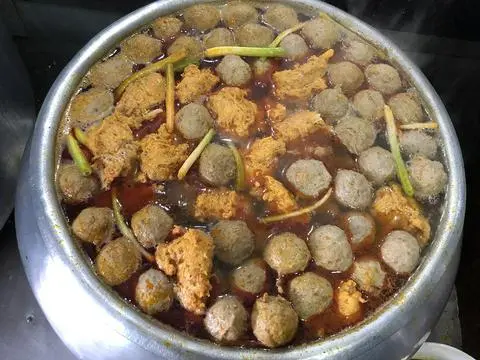 Hình ảnh Bún bò tái viên