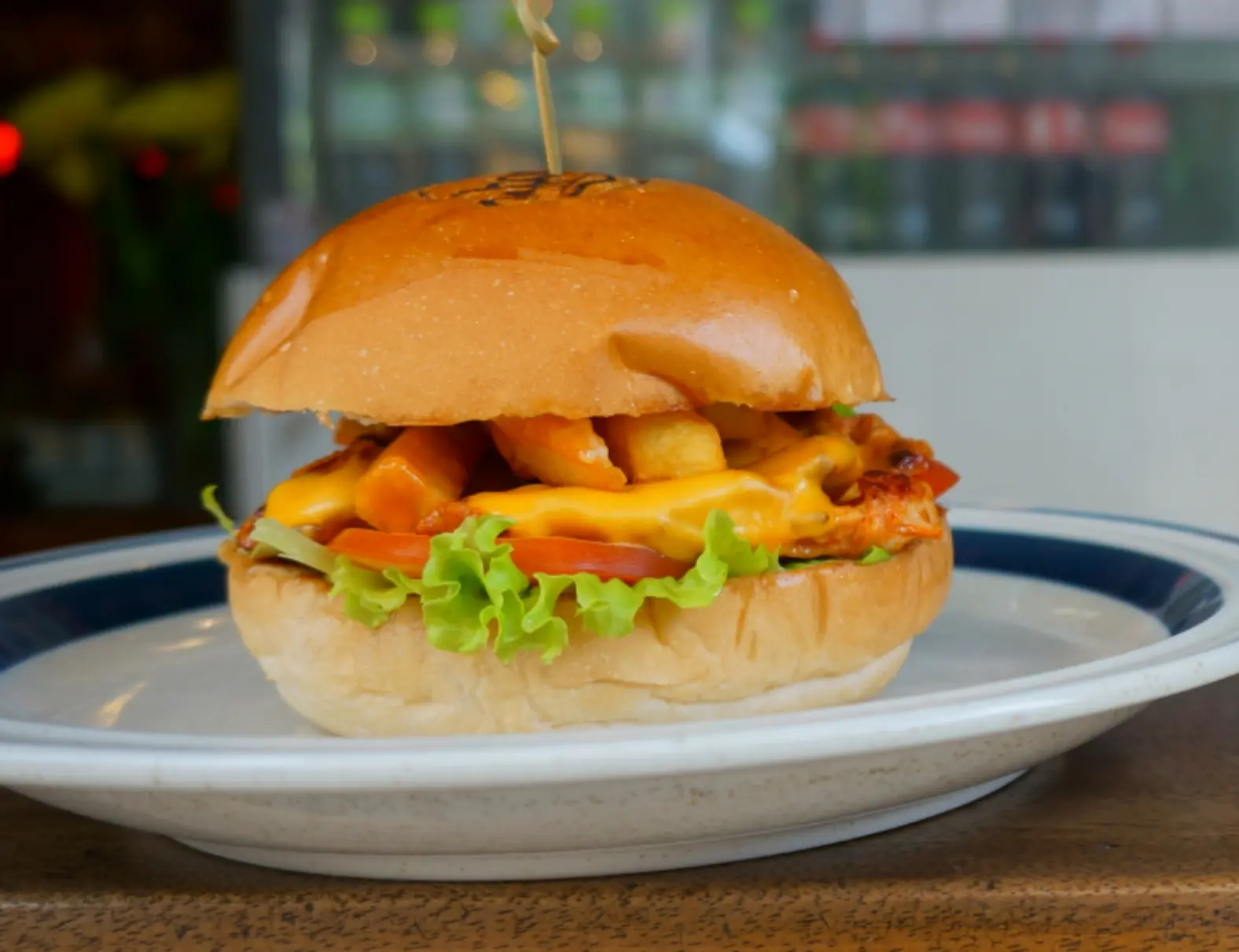 Hình ảnh Burger Gà Cay Phô Mai