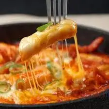 Hình ảnh Tokbokki đặc biệt phô mai