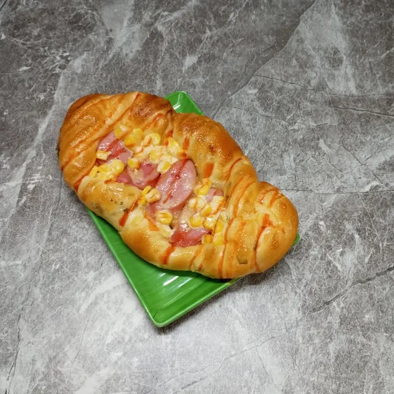 Hình ảnh Bánh mì xúc xích hành
