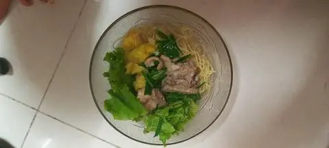 Hình ảnh Hoành thánh giò