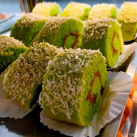 Hình ảnh Bông lan dưa lưới tẩm dừa