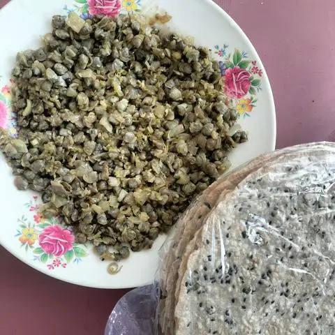 Hình ảnh Hến xúc bánh đa 