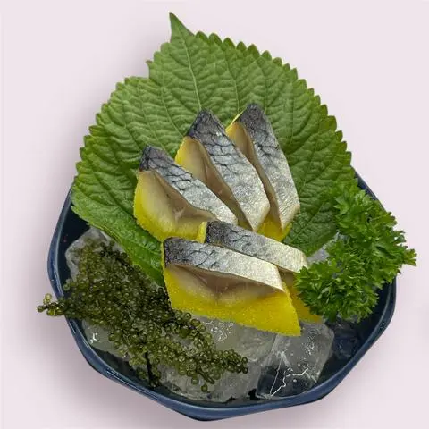 Hình ảnh Sashimi cá trích ép trứng 