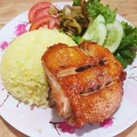 Hình ảnh Cơm gà nhỏ sốt chua cay