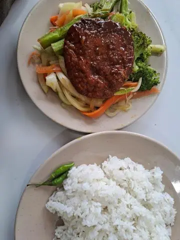 Hình ảnh Cơm thịt nướng chay ( 1miếng)