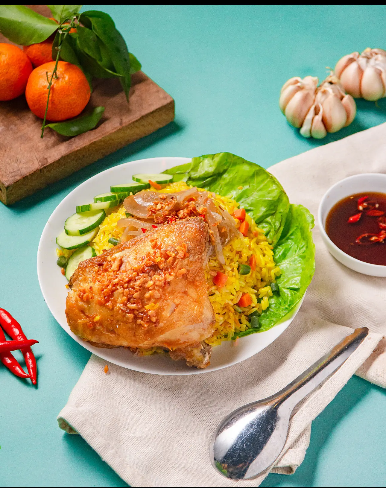 Hình ảnh Cơm gà má đùi mắm tỏi
