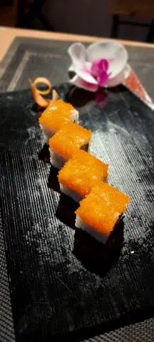 Hình ảnh Cuộn Cá Hồi Lớn