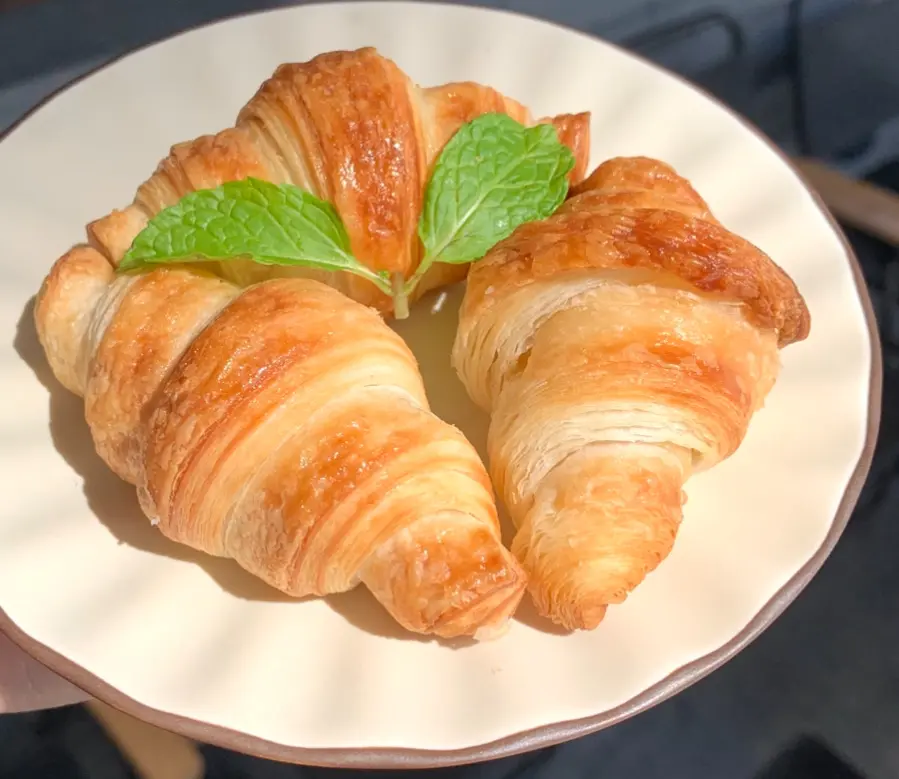 Hình ảnh Bánh Croissant+Cà phê sữa(Combo)