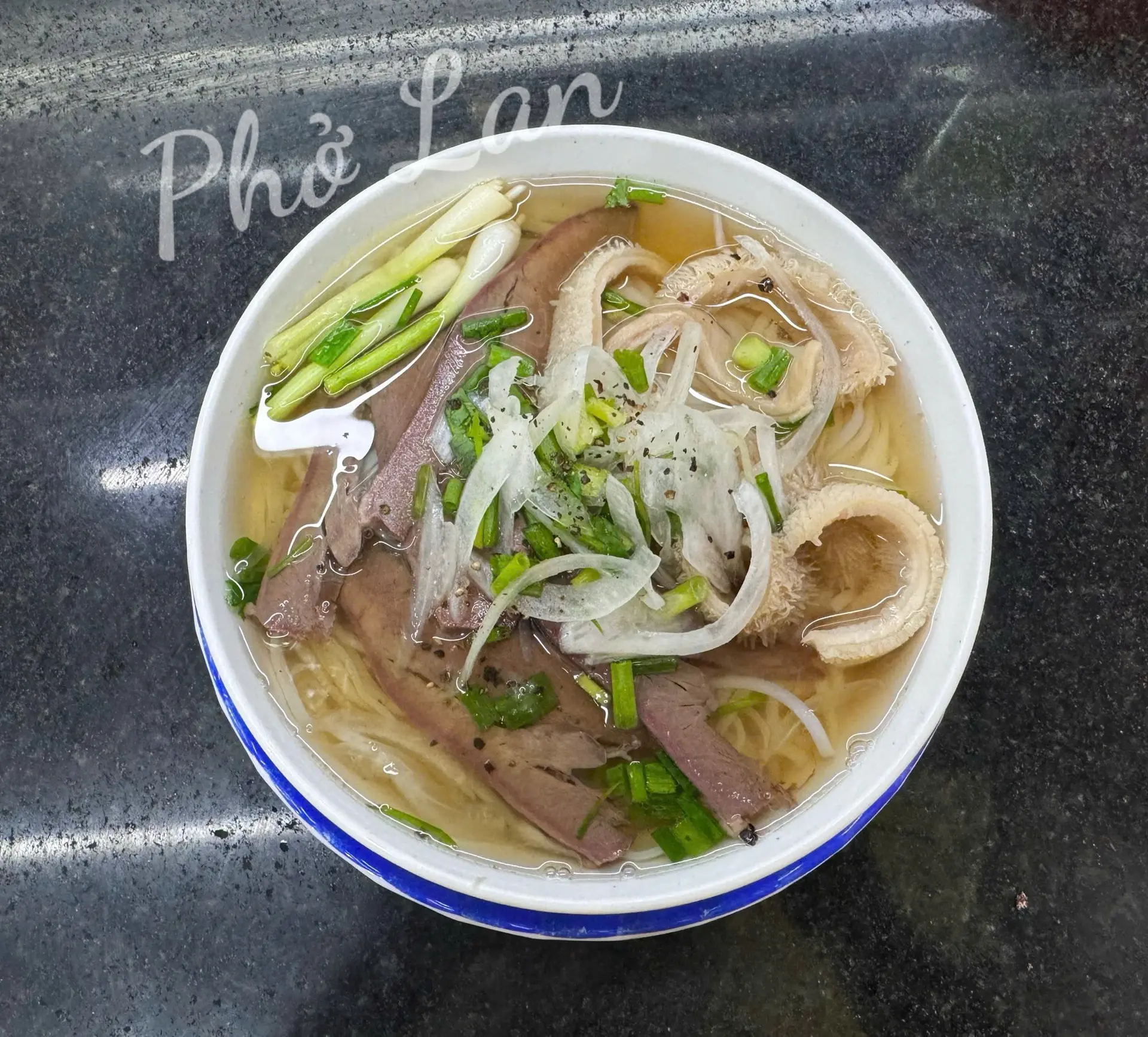 Hình ảnh Phở Tìm Lá Sách - Tô Lớn