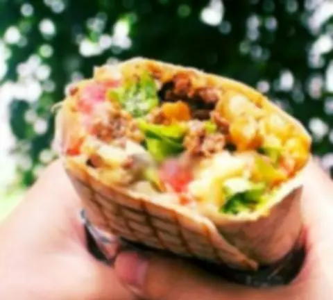 Hình ảnh Tacos Bò size S (tặng 1 nước ngọt)