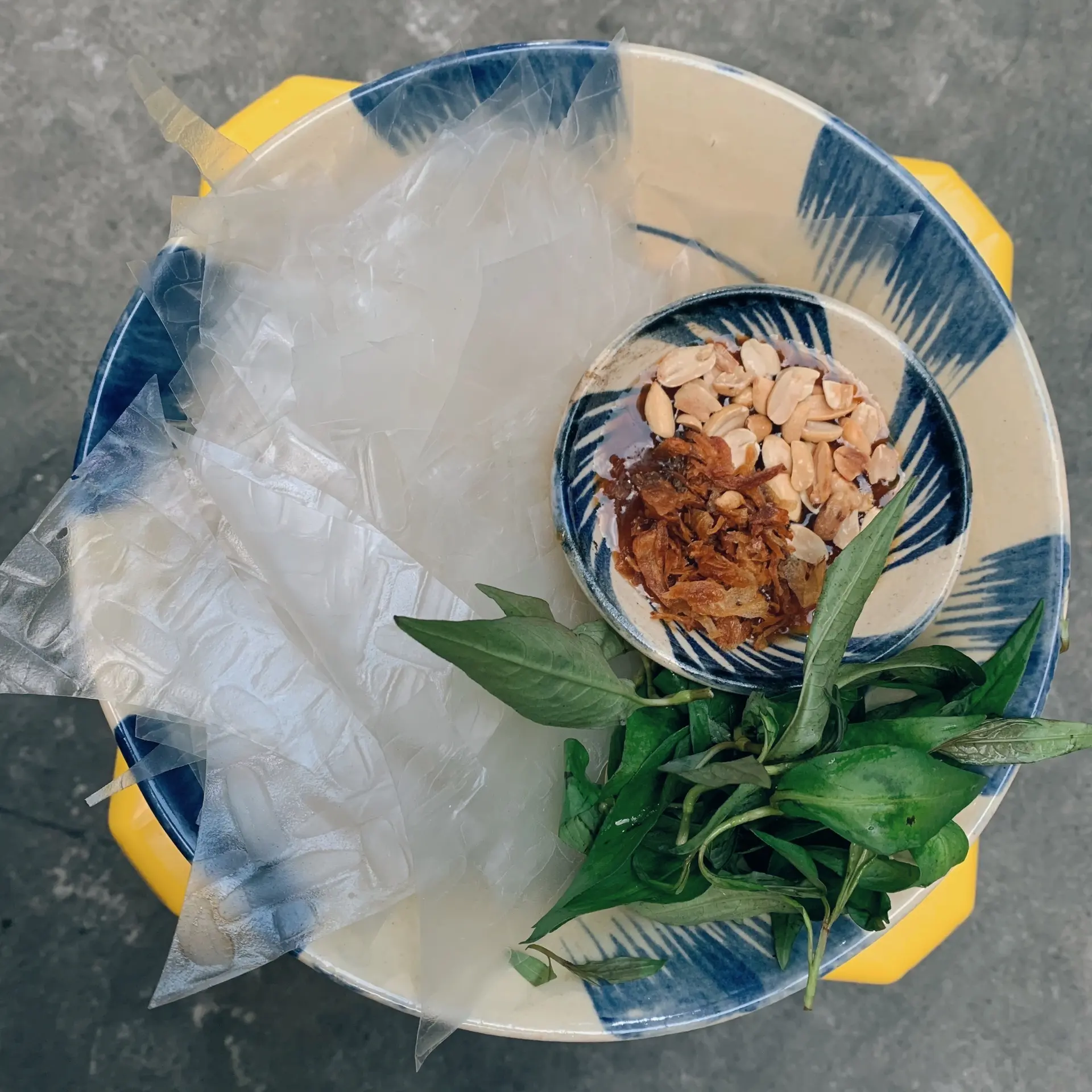 Hình ảnh Bánh Tráng Chấm Sốt Me