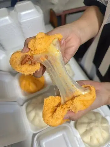 Hình ảnh Bánh Bao Xúc Xích Phô Mai