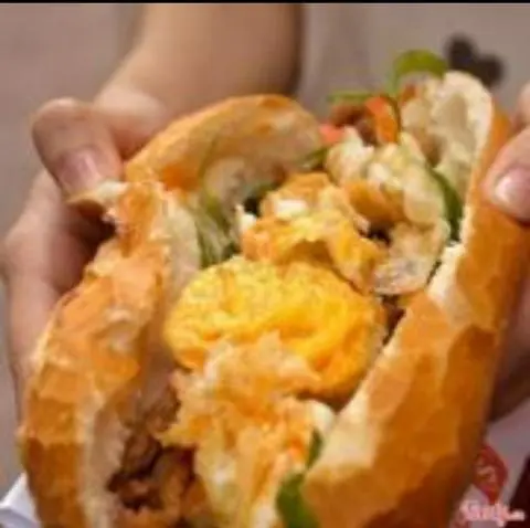 Hình ảnh bánh mì ốp la 2 trứng 