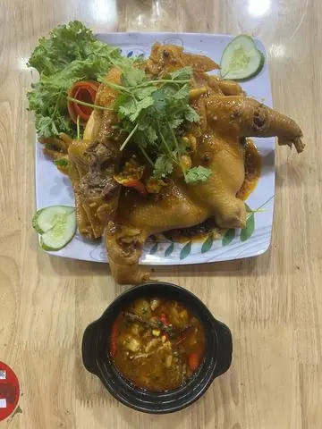 Hình ảnh Gà tre hấp mắm nhĩ