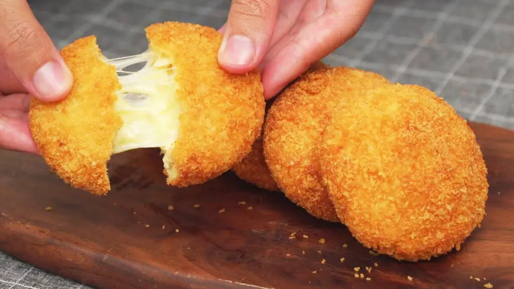 Hình ảnh Bánh gà phô mai - 2 cái