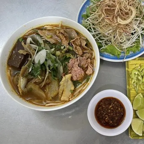 Hình ảnh Bún bò tái - gân