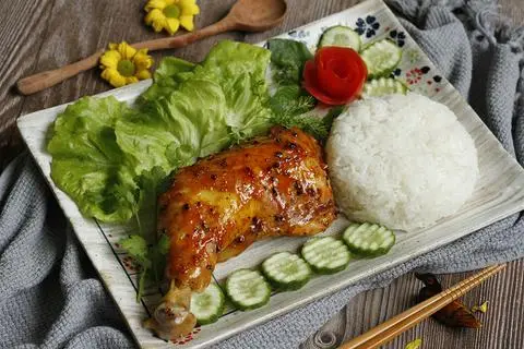 Hình ảnh Cơm gà sốt tiêu đen nhỏ