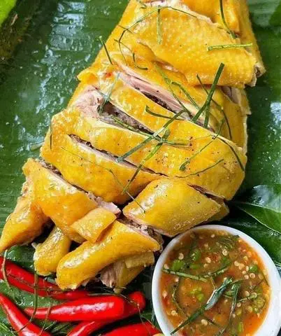 Hình ảnh Gà ủ muối 1/2 con hoa tiêu - chặt sẵn