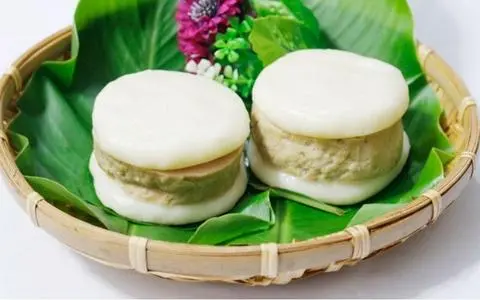 Hình ảnh Bánh Dày Kẹp Chả Lụa