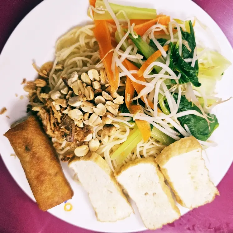 Hình ảnh Bún mì xào chả giò