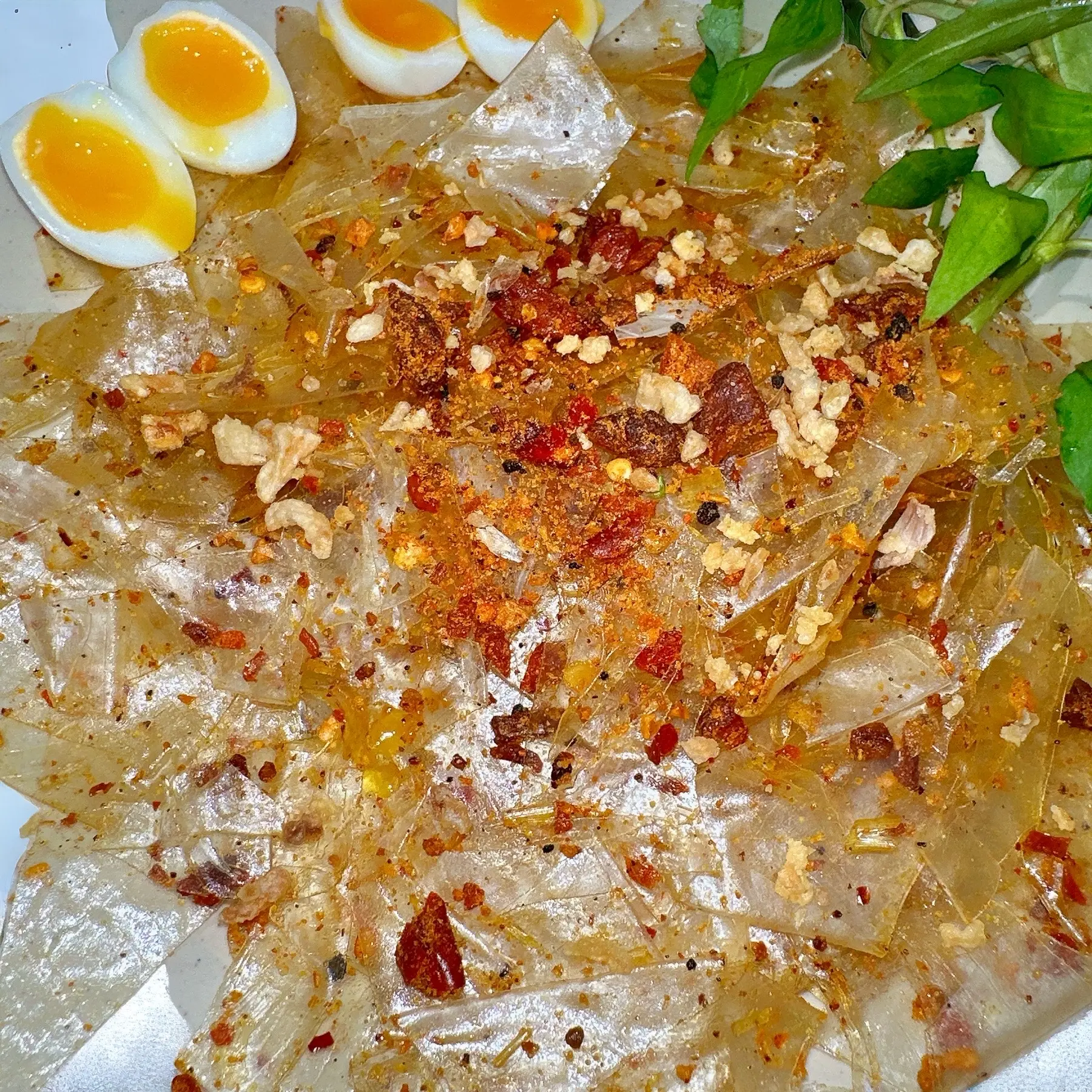 Hình ảnh Bánh Tráng Muối Bò Cay + 3 trứng lòng đào [ size vừa ]