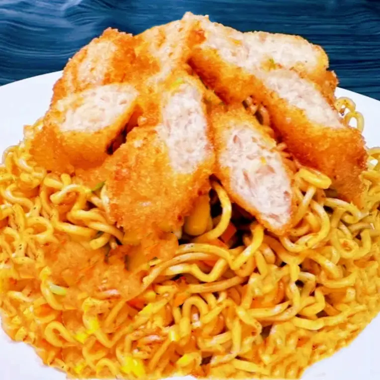 Hình ảnh Mì Trộn Sốt, Tỏi Bơ Đặc Biệt, Nem Chua Rán (3 Cây) Cắt Sẵn + (Kèm Tương Ớt, Cà, Rau Bắp/Cải Thảo, Nấ