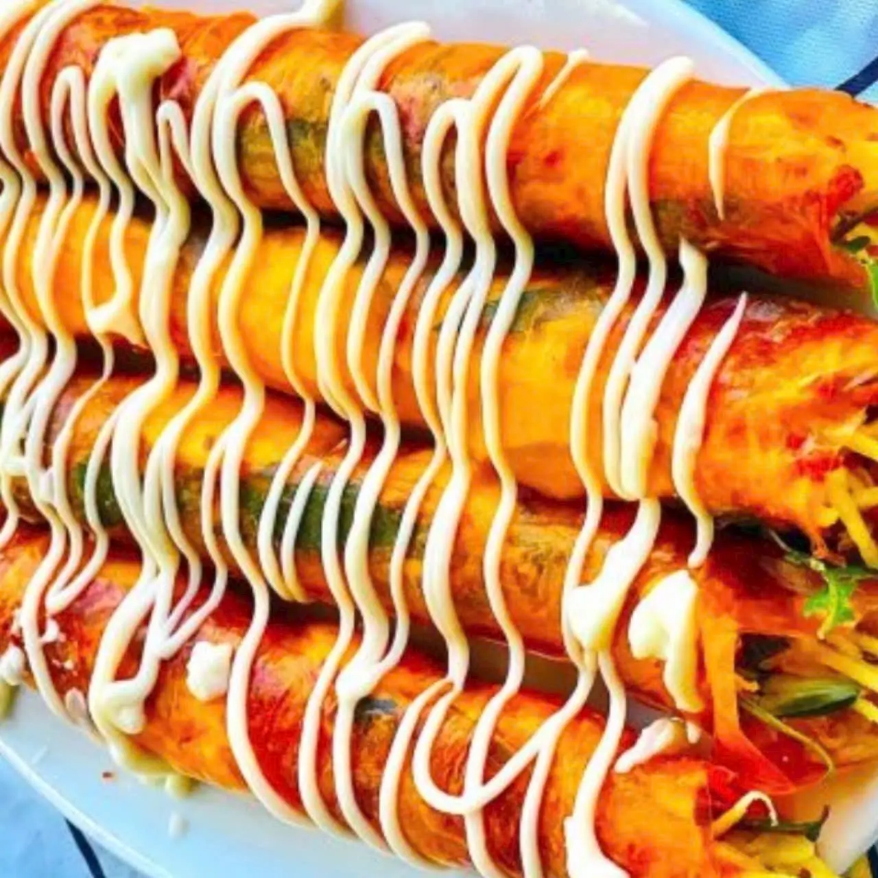 Hình ảnh Bánh tráng cuốn sốt bò cay